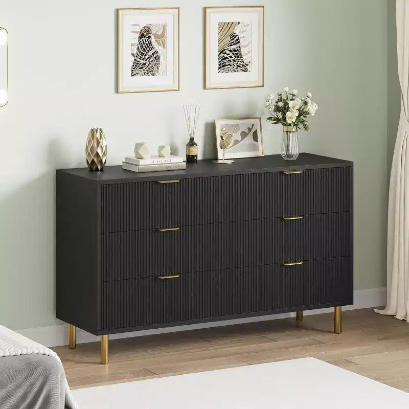 Comò a 6 cassetti con gambe in metallo e maniglie color oro