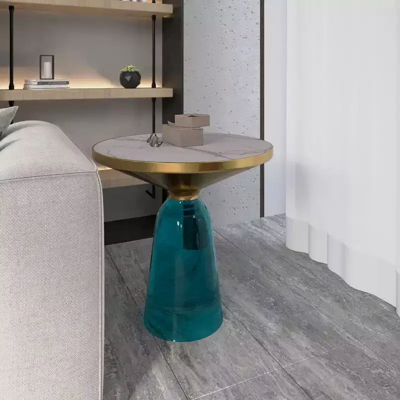 Tavolino rotondo con bordo dorato e piano in vetro o pietra sinterizzata