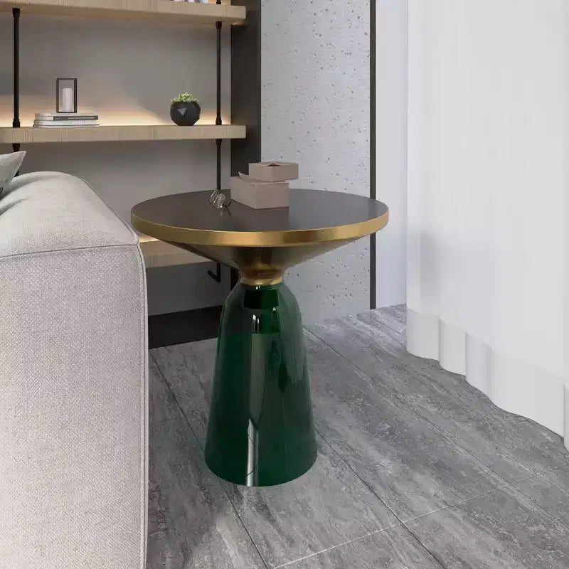 Tavolino rotondo con bordo dorato e piano in vetro o pietra sinterizzata