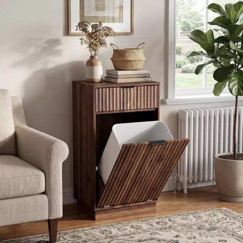 Cestino della Spazzatura Inclinabile da 10 Galloni con Cassetto Texturizzato a Onde, Noce, 34.3"H x 19"W x 13.8"D