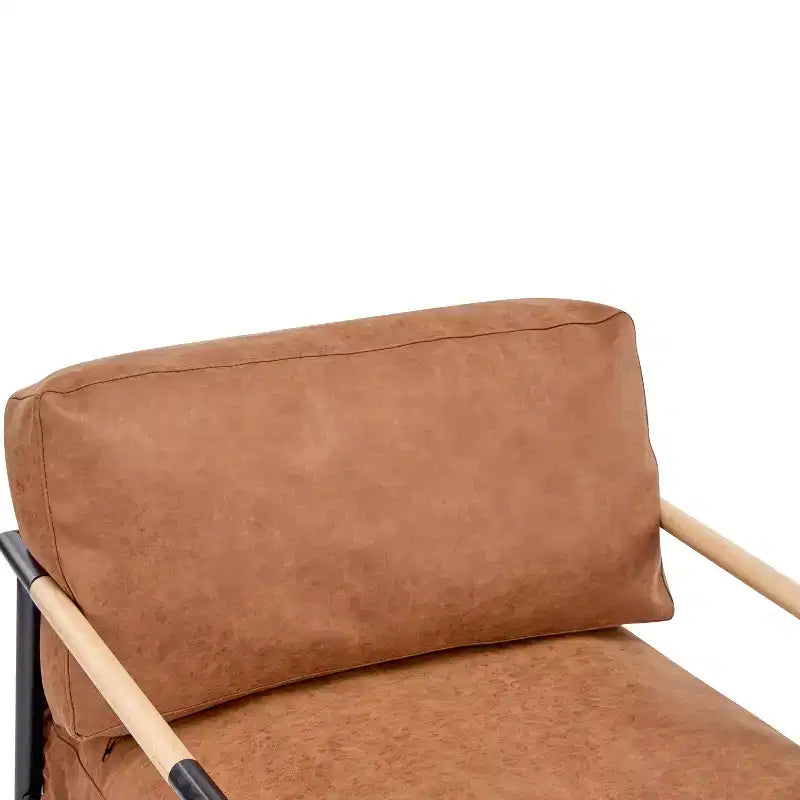 Poltrona d'accento imbottita con struttura in legno e sedile a cuscino