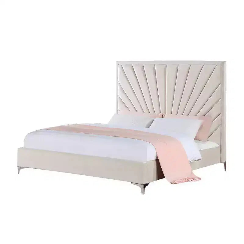 Letto matrimoniale imbottito a piattaforma, velluto beige, trapuntatura a canale a raggiera, piedini in metallo, non necessita di rete a molle, 145 cm H x 165 cm L x 221 cm P